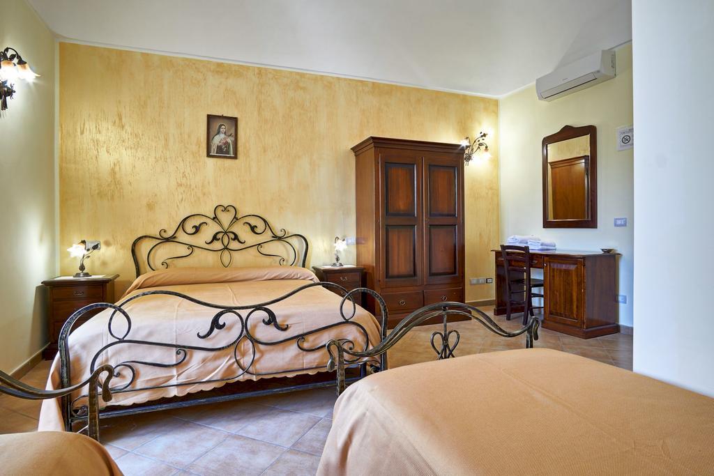Agriturismo Conte Ruggero Villa Centuripe Bagian luar foto