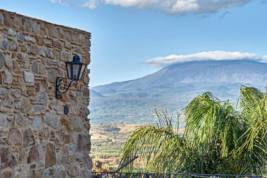 Agriturismo Conte Ruggero Villa Centuripe Bagian luar foto