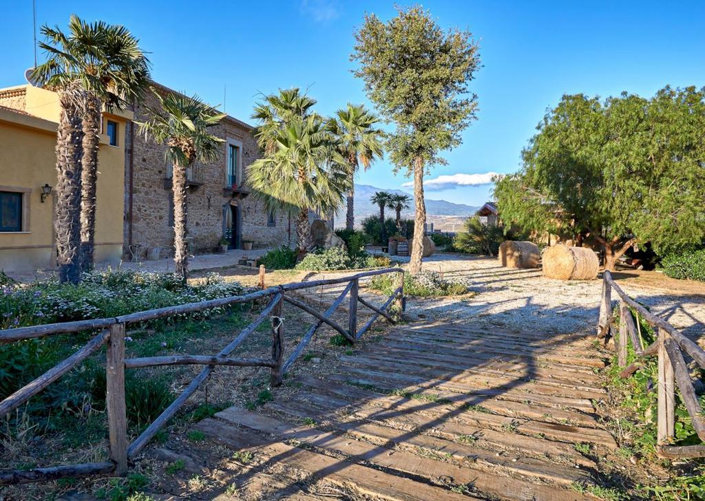 Agriturismo Conte Ruggero Villa Centuripe Bagian luar foto