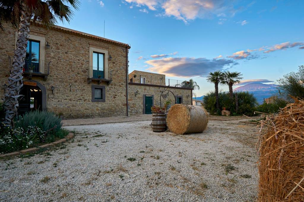 Agriturismo Conte Ruggero Villa Centuripe Bagian luar foto